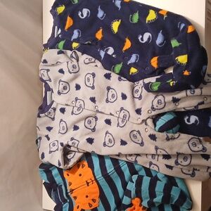 Footed pajamas lot of 3 size 6/9 months